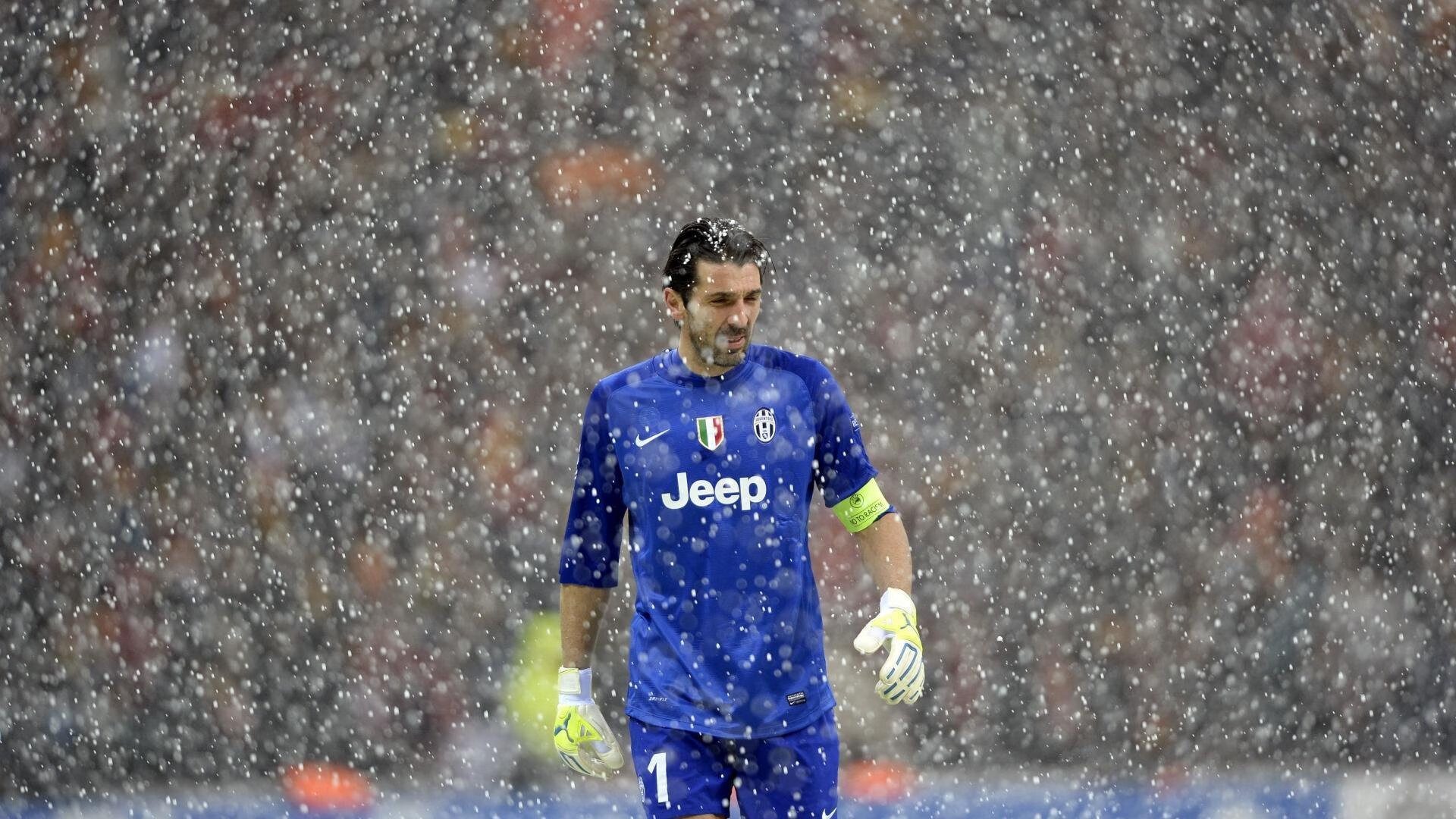 西甲德比战火映照波斯铁骑，足球场上的地缘政治寓言