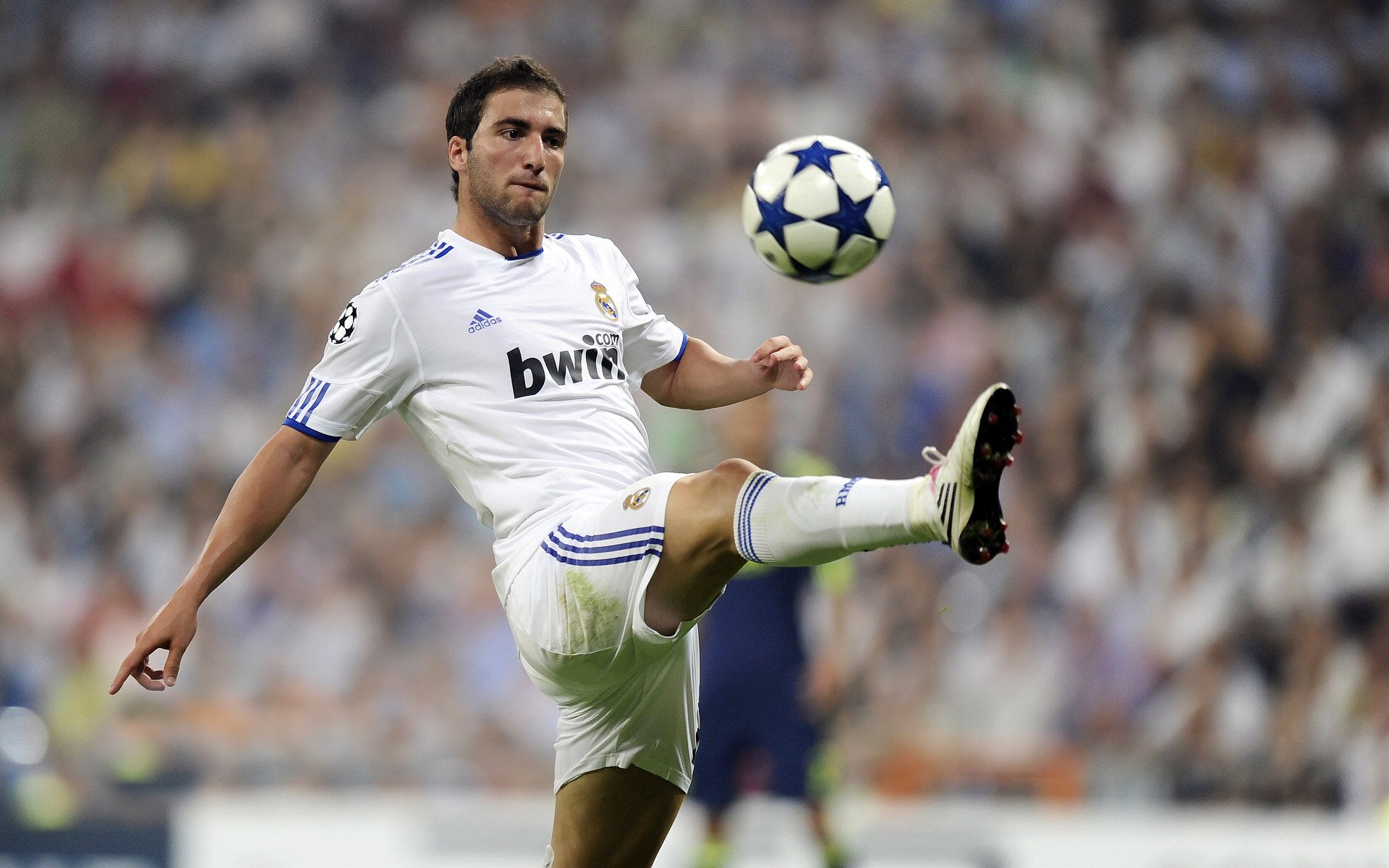 阿圭罗的救赎，当足球成为对抗遗忘的武器